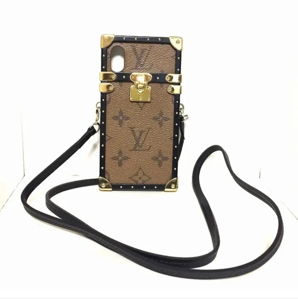 LOUIS VUITTON Eye Trunk iphone X & XS Monogram Reverse